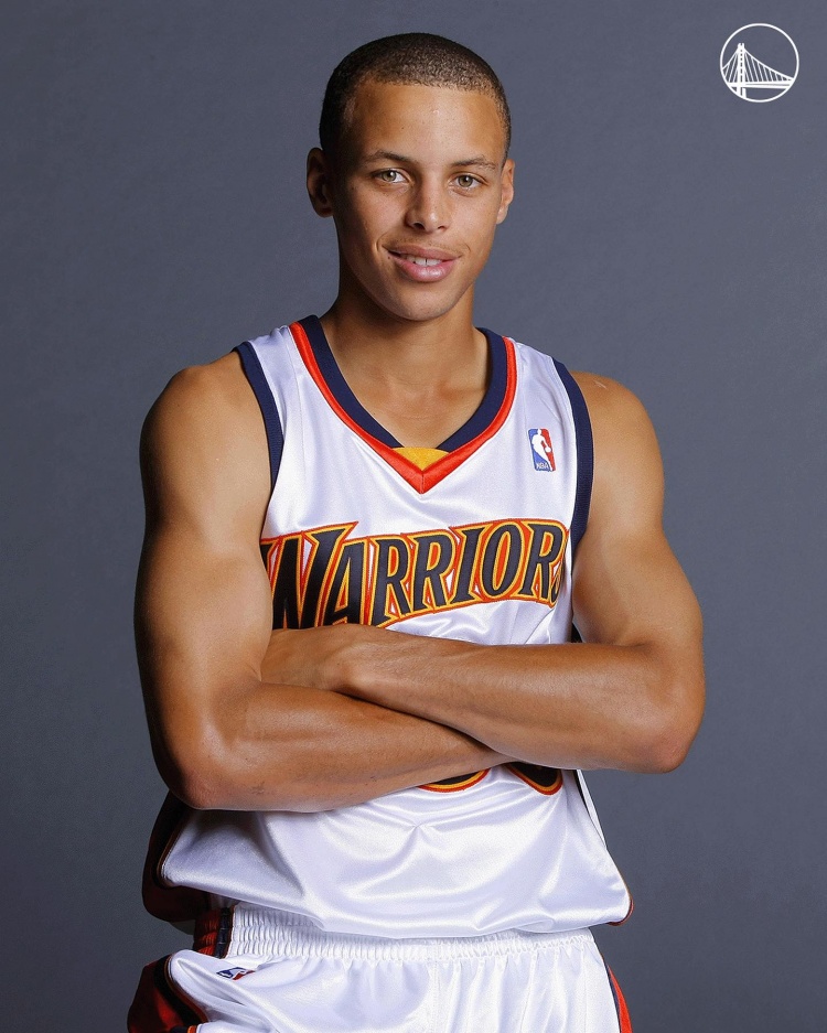 开云体育网址-Faker焦点对战，库里与90激战TES分钟，战术调整胜负难料！-开云体育网址